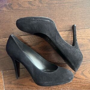 Stuart Weitzman Black Suede Almond Toe Heeled Pumps in Black Size 9